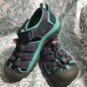KEEN Kids Size 1 All Terrain Sandal Sneaker NEW
